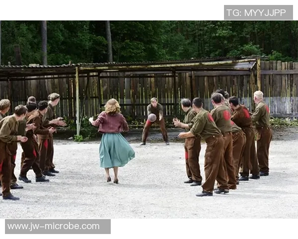 民国时期足球明星转战战场的传奇故事与历史回顾